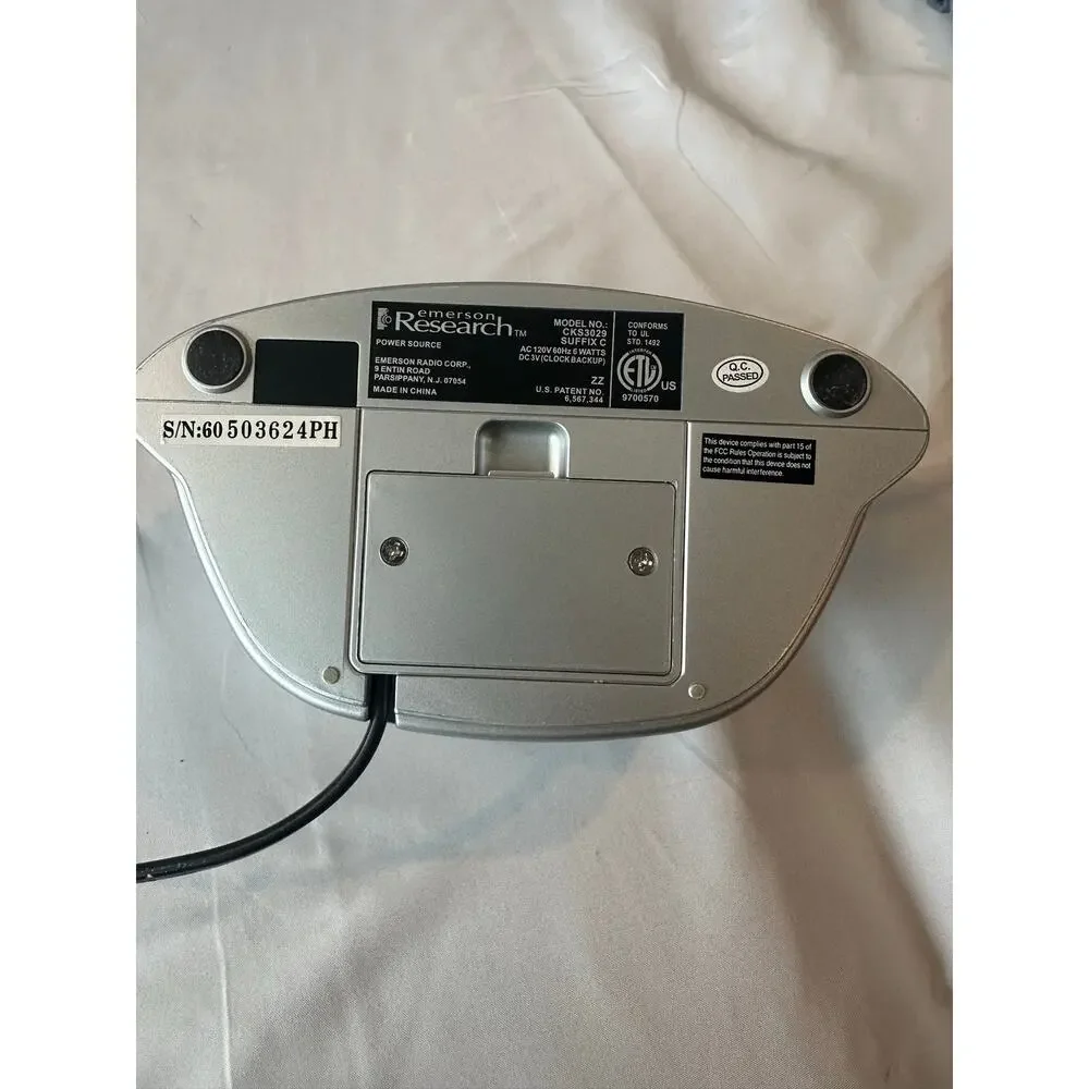Emerson research, dual alarm clock radio